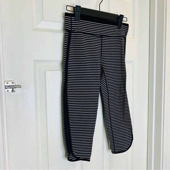 Ivivva Black and White Stripe Mesh Leggings Size 10 - Picture 4 of 11